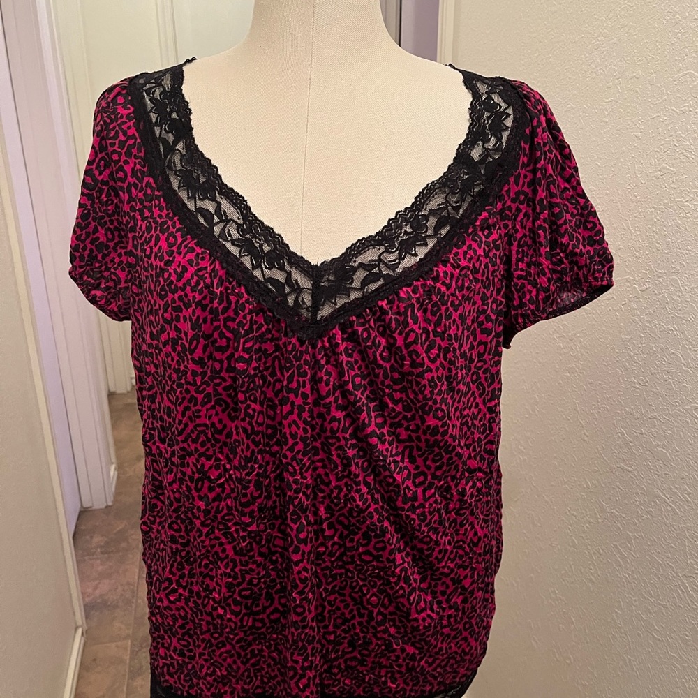 Torrid Top Size 2X Pink/ Magenta Color